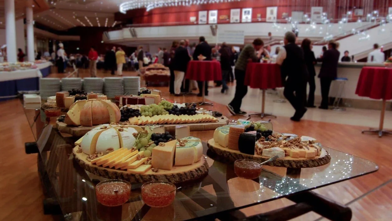 Live Dining Experiences That Blend Illusion and Fun