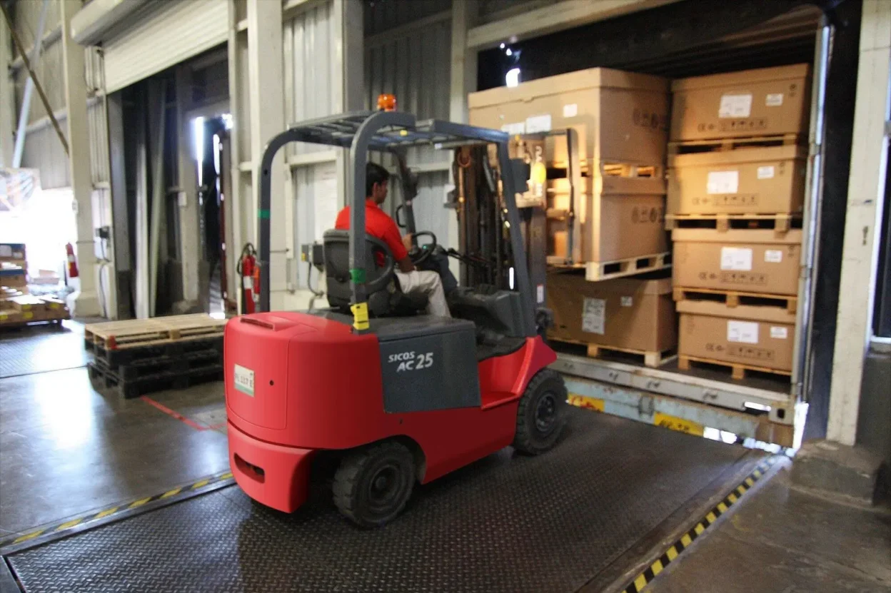 Streamline Deliveries Using Advanced On-Demand Lifting Systems