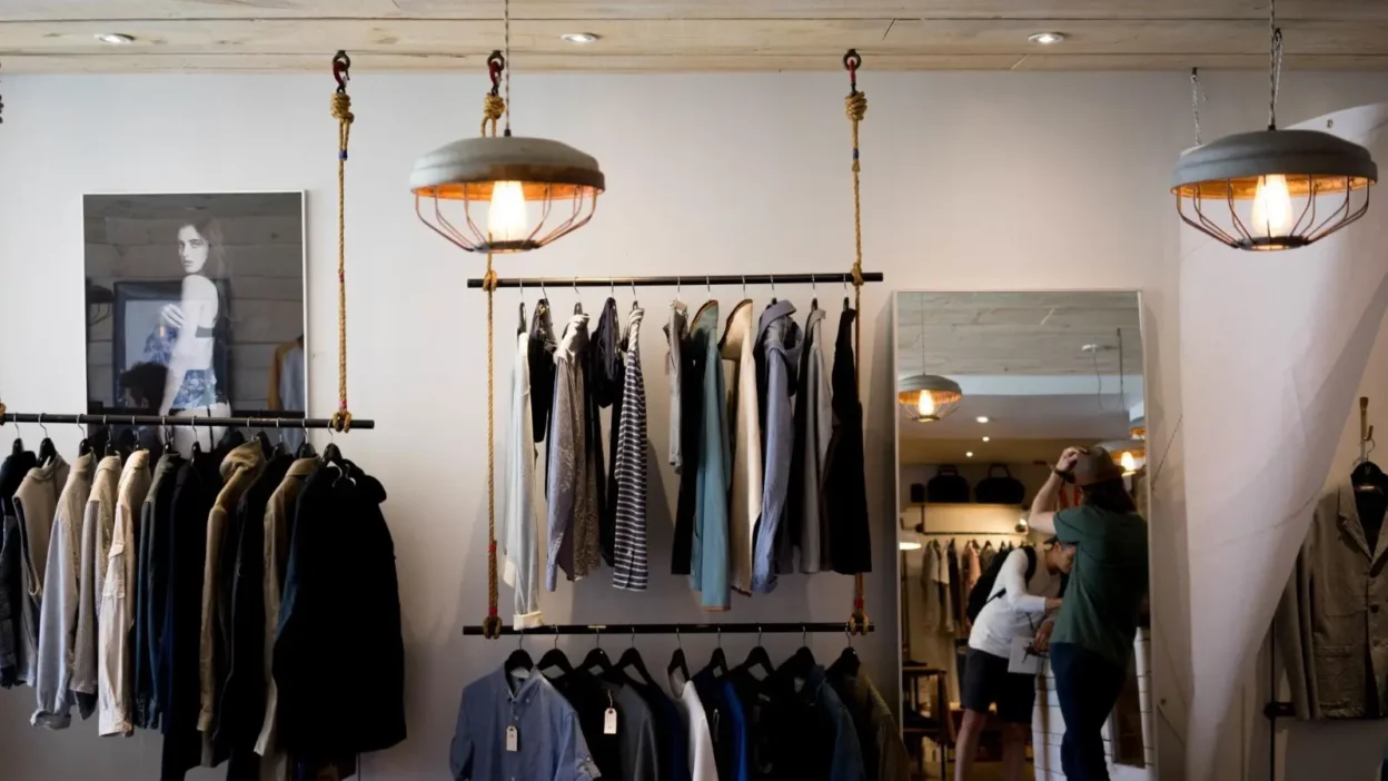 The Rise of Flash Sales in Fashion's Digital Age